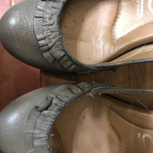 You by Crocs grey mary jane style heels with ruffle size 9.5 EUC - Picture 6 of 7